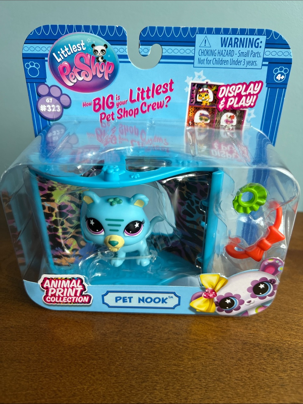 Tiger Turf Littlest Pet Shop Blue Pet Nook with Teal Accent.